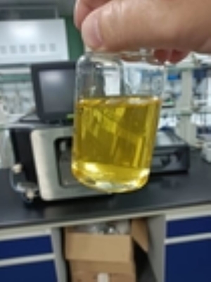 중합체 가공 첨가제 - 페토 - 펜타 에리스리틸 올레이트 - 노란 빛깔 액체